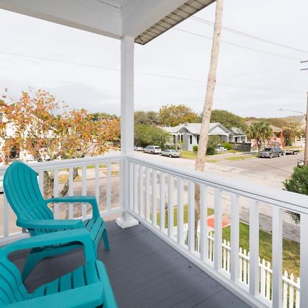 Beautiful Two-Story In Central Galveston, Short Walk To Beach, Near Downtown! | Seas The Breeze Villa Bagian luar foto