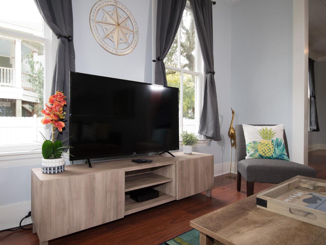 Beautiful Two-Story In Central Galveston, Short Walk To Beach, Near Downtown! | Seas The Breeze Villa Bagian luar foto