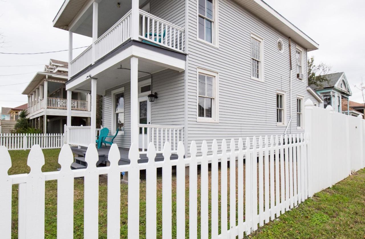 Beautiful Two-Story In Central Galveston, Short Walk To Beach, Near Downtown! | Seas The Breeze Villa Bagian luar foto