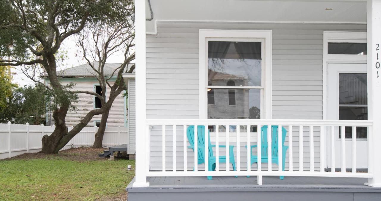 Beautiful Two-Story In Central Galveston, Short Walk To Beach, Near Downtown! | Seas The Breeze Villa Bagian luar foto