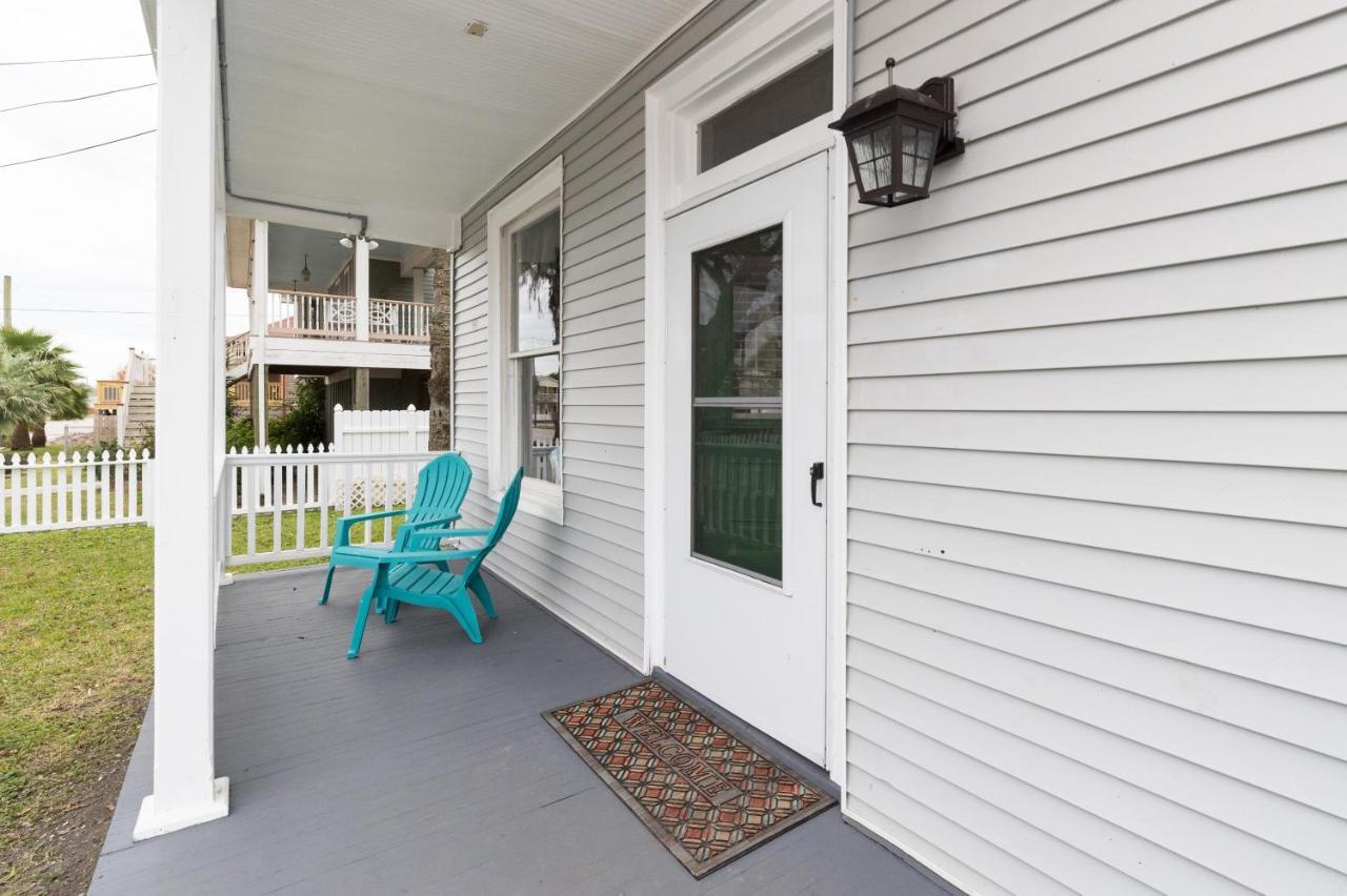 Beautiful Two-Story In Central Galveston, Short Walk To Beach, Near Downtown! | Seas The Breeze Villa Bagian luar foto